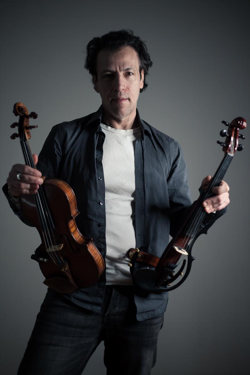 Stefano Sicolo mit Violinen